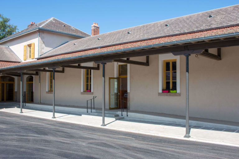 Cour Ecole 2 768x512